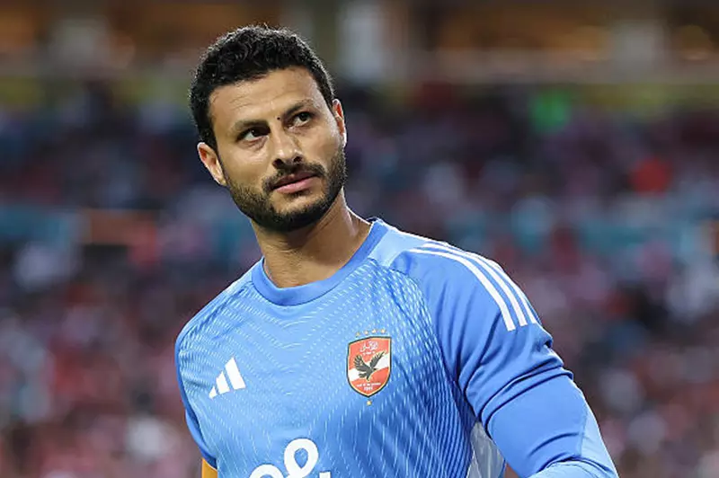 الشناوي يشارك في تدريبات الأهلي استعدادًا لمواجهة المحلة الحاسمة