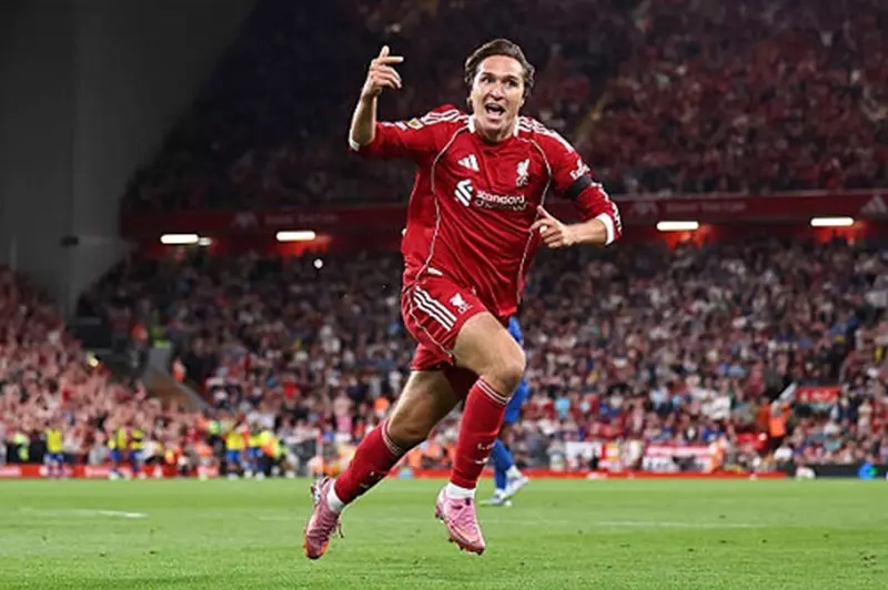 بداية جديدة في عالم كرة القدم: كييزا ينضم إلى ليفربول