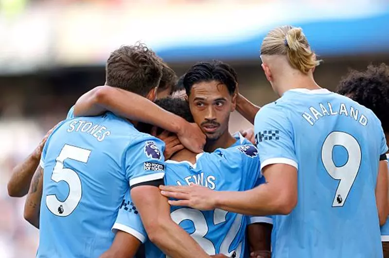 تاريخ مانشستر سيتي: تأثير صفقات جديدة على تنافسية الدوري الإنجليزي