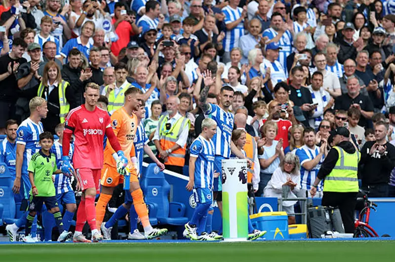 تداعيات أزمة صحية خلال مباراة فولهام: وفاة مشجع برايتون