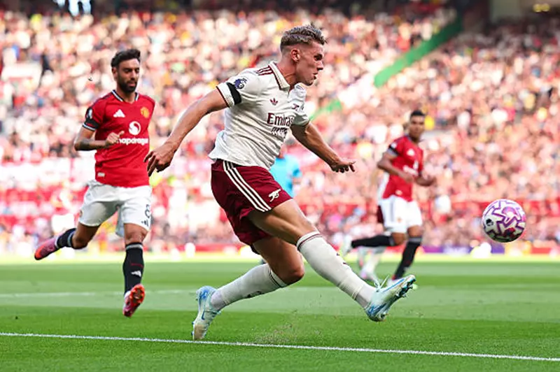 تطورات تكتيكية في دوري الأبطال: يونايتد يتألق وأرسنال يفوز بلا إقناع