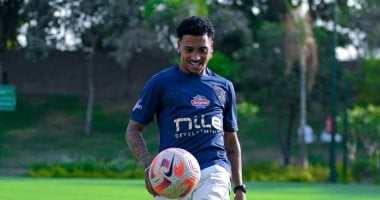 سحر الجمال اللاتيني: خوان الفينا بيزيرا يتألق بتيشيرت الزمالك