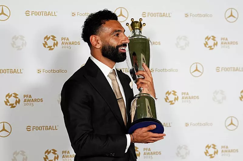 صلاح: إنجاز تاريخي في مسيرة الألقاب وجائزة أفضل لاعب ثلاث مرات