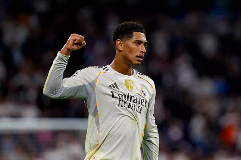 تقارير: بيلينجهام يواجه خطر الإيقاف بسبب إشارته الخارجة